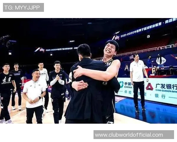 朱荣振的传奇人生与奋斗历程探索他在艺术与社会影响力上的深远意义